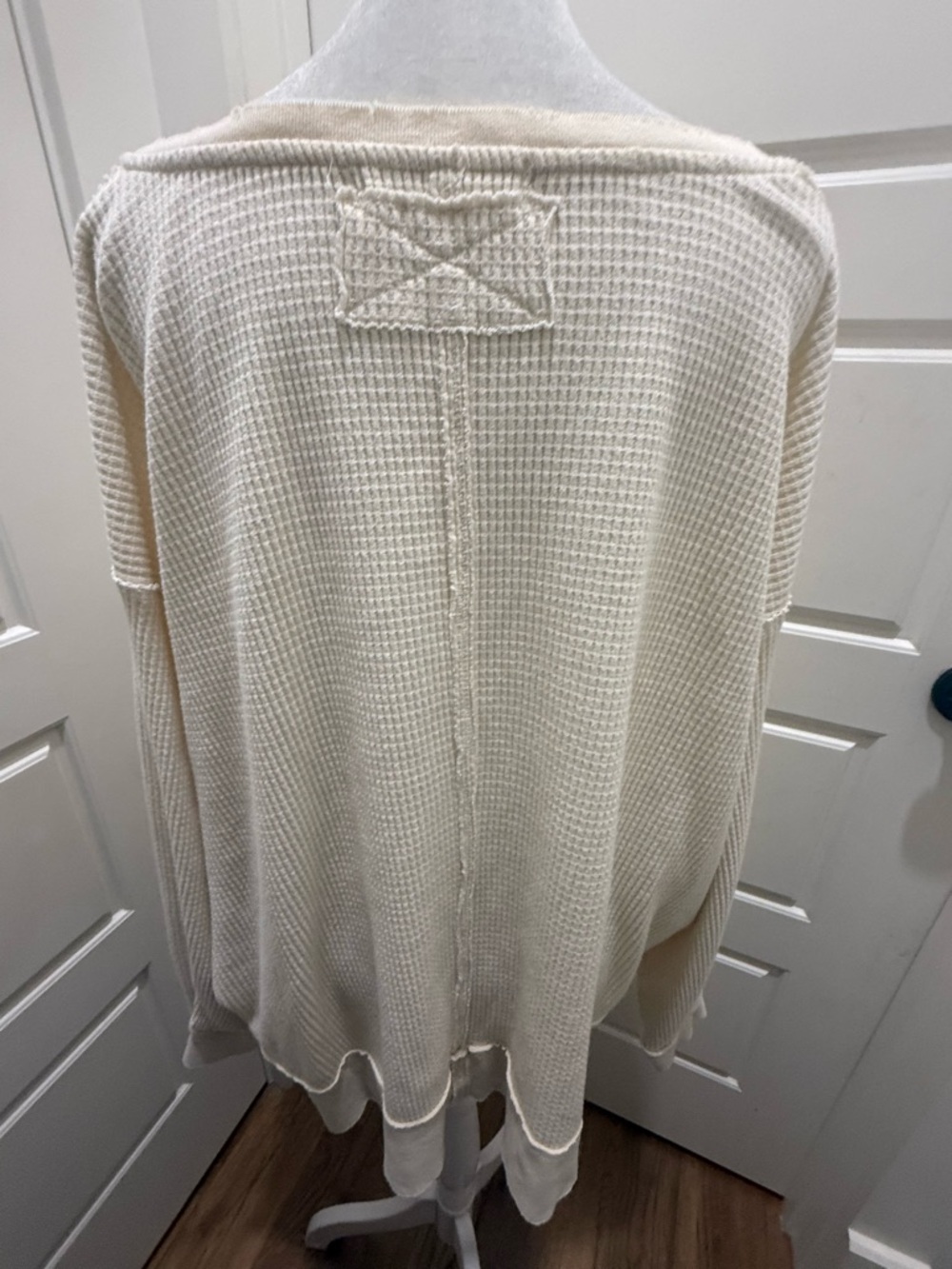 We the Free. Oversized Waffle Dolman Sleeve Thermal. Cream. Size Small. - Picture 2 of 12